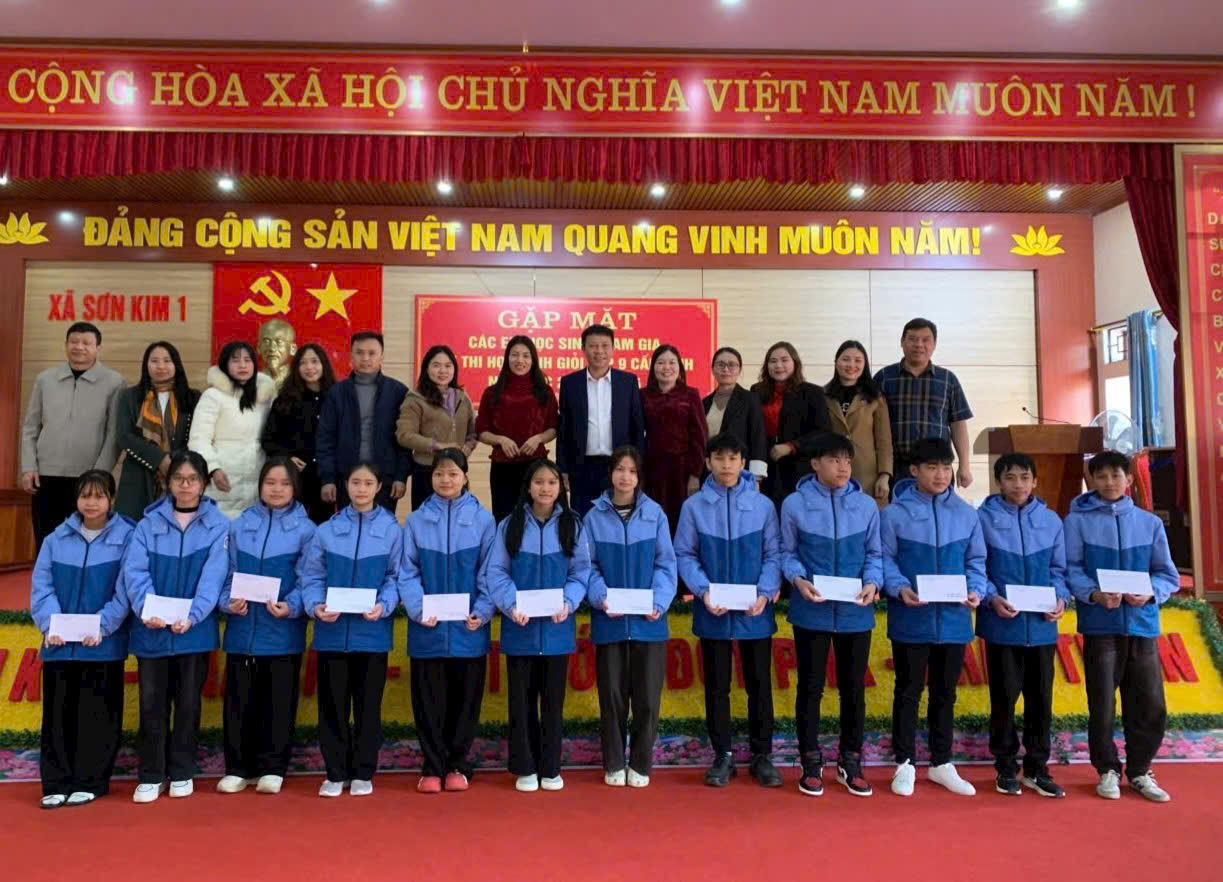 UỶ BAN NHÂN DÂN XÃ SƠN KIM 1 TỔ CHỨC GẶP MẶT, ĐỘNG VIÊN CÁC EM HỌC SINH LÊN ĐƯỜNG THAM GIA KÌ THI CHỌN HỌC SINH GIỎI LỚP 9 CẤP TỈNH NĂM HỌC 2025 - 2026
