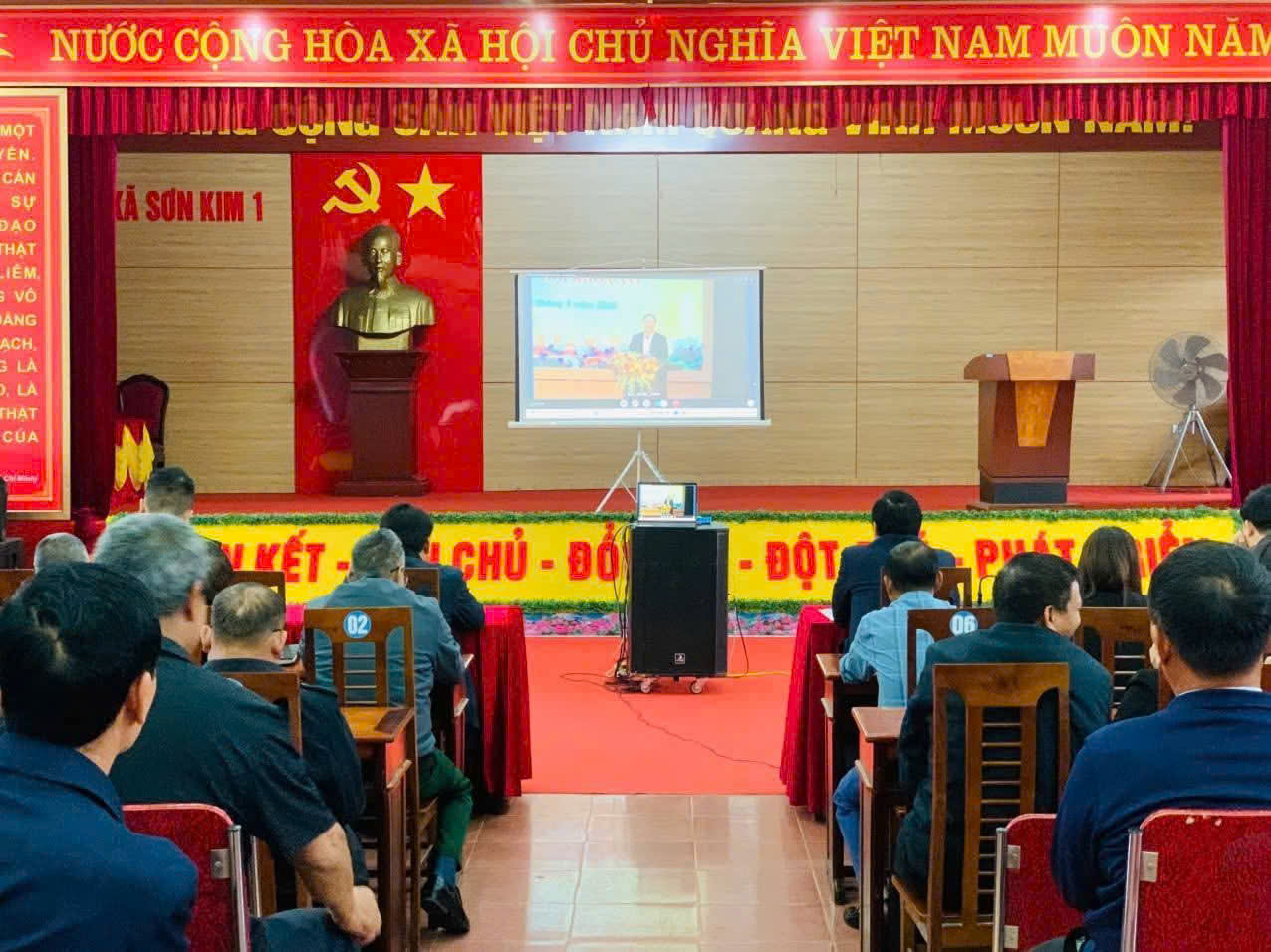 XÃ SƠN KIM 1 THAM GIA HỘI NGHỊ TRƯC TUYÊN TIẾP XÚC CỬ TRI CỦA NHỮNG NGƯỜI ỨNG CỬ ĐẠI BIỂU QUỐC HỘI 