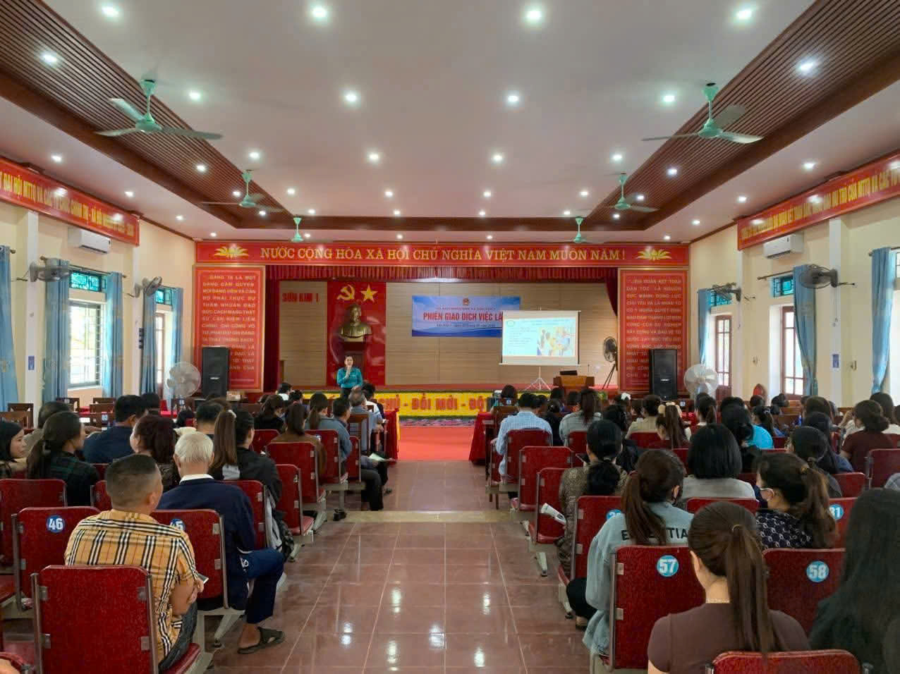 XÃ SƠN KIM 1 PHỐI HỢP TỔ CHỨC PHIÊN GIAO DỊCH VIỆC LÀM CHO NGƯỜI LAO ĐỘNG