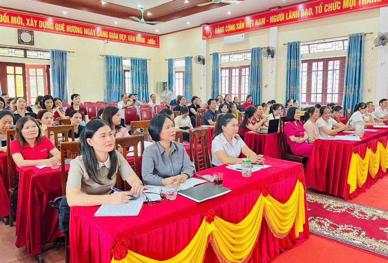 Phòng văn hóa - Xã hội và các trường THCS, TH, Mầm non xã Sơn Kim 1 tham gia lớp bồi dưỡng chính trị trực tuyến đầu năm 2025 – 2026