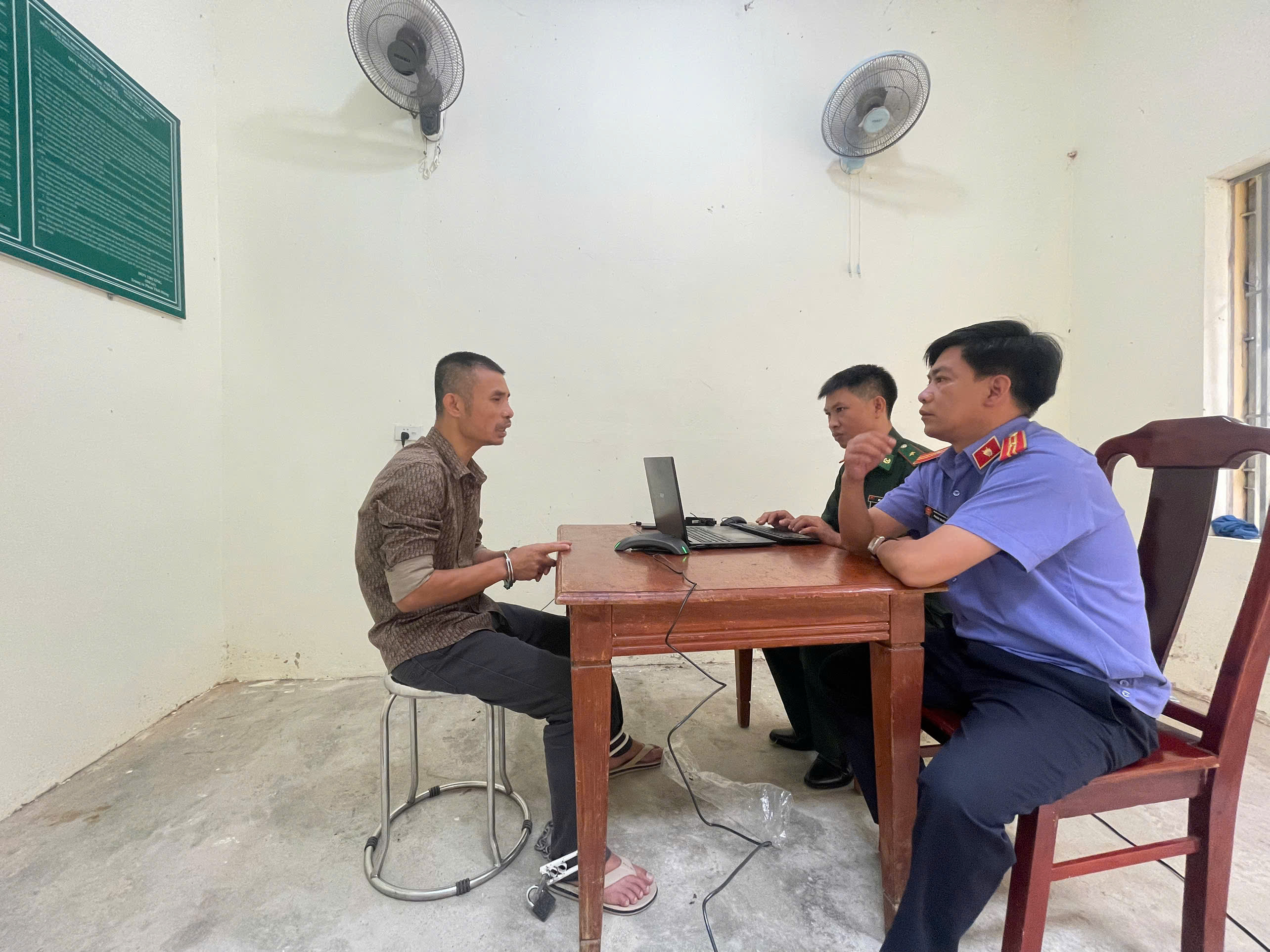 Bắt giữ 02 đối tượng, thu giữ số lượng lớn ma túy