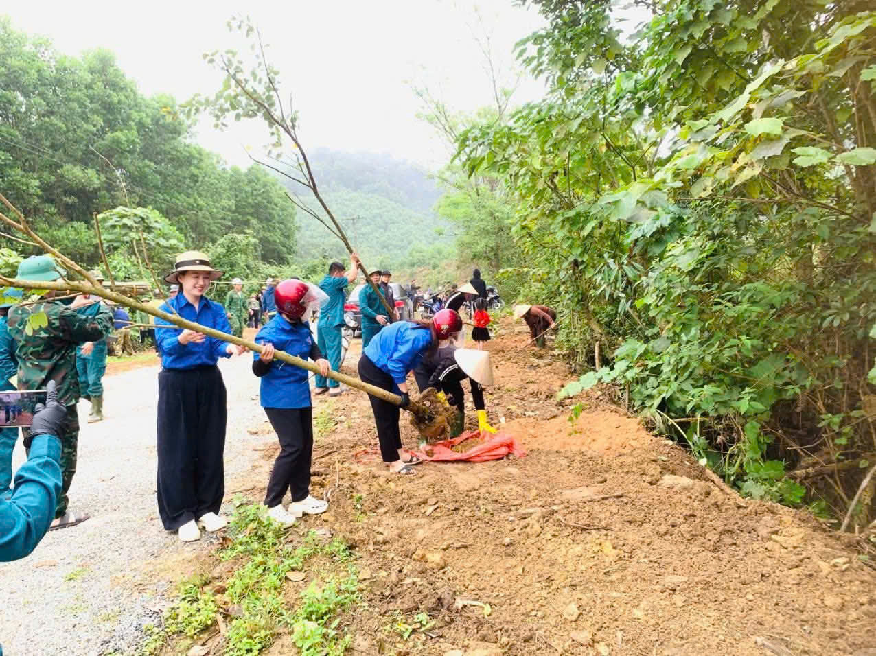 XÃ SƠN KIM 1 RA QUÂN HƯỞNG ỨNG TẾT TRỒNG CÂY NĂM 2026