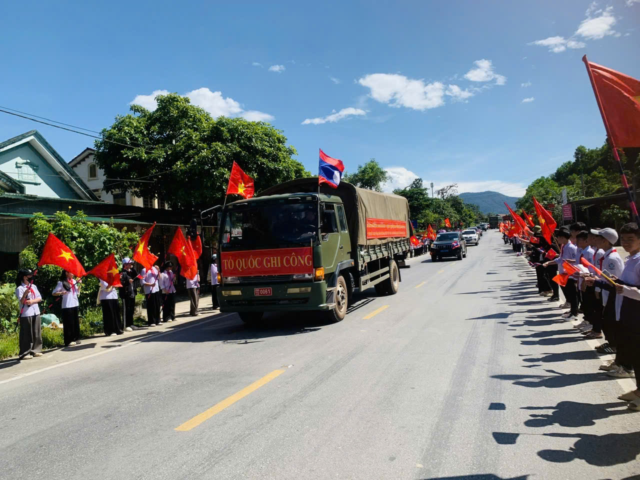 XÃ SƠN KIM 1 TỔ CHỨC ĐÓN ĐOÀN  CHỞ HÀI CỐT LIỆT SỸ QUÂN TÌNH NGUYỆN VÀ CHUYÊN GIA VIỆT NAM HY SINH TẠI NƯỚC BẠN LÀO (TÌM KIẾM, QUY TẬP MÙA KHÔ 2025 - 2026)  VỀ VỚI ĐẤT  MẸ NĂM 2026