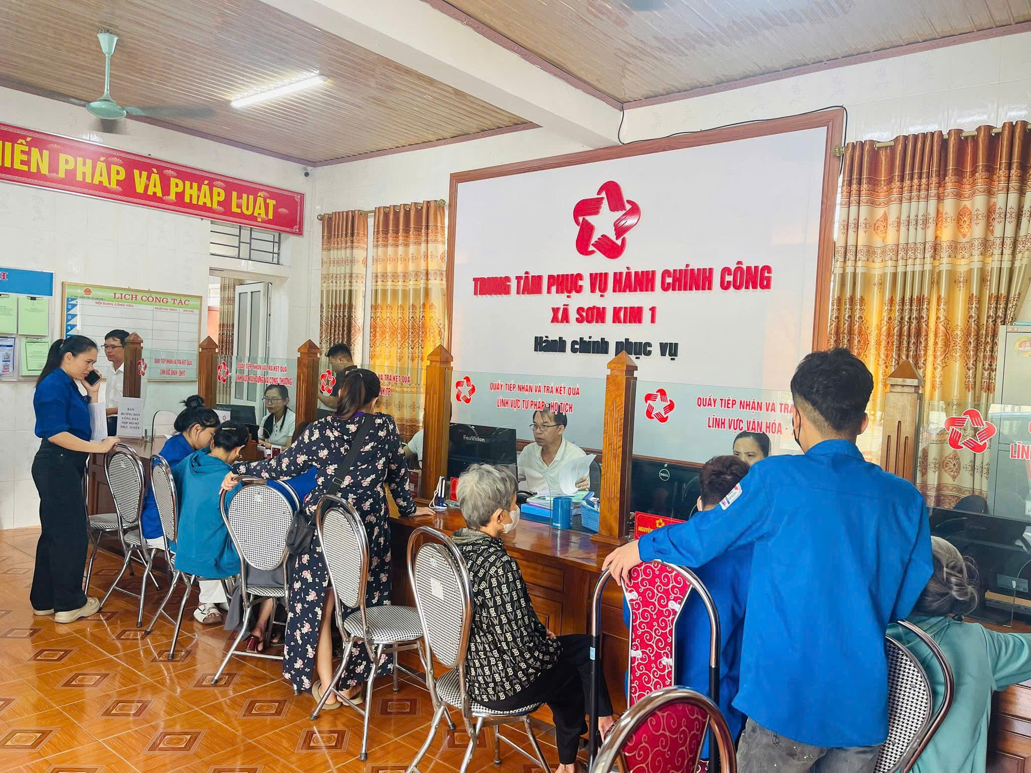Đẩy mạnh công tác cải cách hành chính, chuyển đổi số nâng cao hiệu quả quản lý, điều hành của UBND xã theo mô hình chính quyền địa phương hai cấp