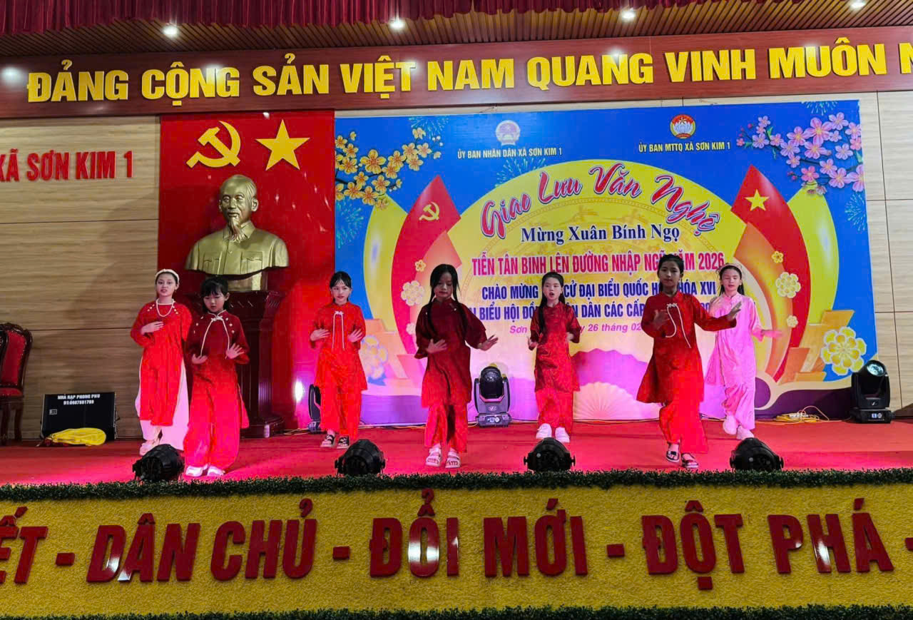 XÃ SƠN KIM 1 TỔ CHỨC ĐÊM VĂN NGHỆ GIAO LƯU "MỪNG ĐẢNG - MỪNG XUÂN; TIỄN TÂN BINH LÊN ĐƯỜNG NHẬP NGŨ NĂM 2026"