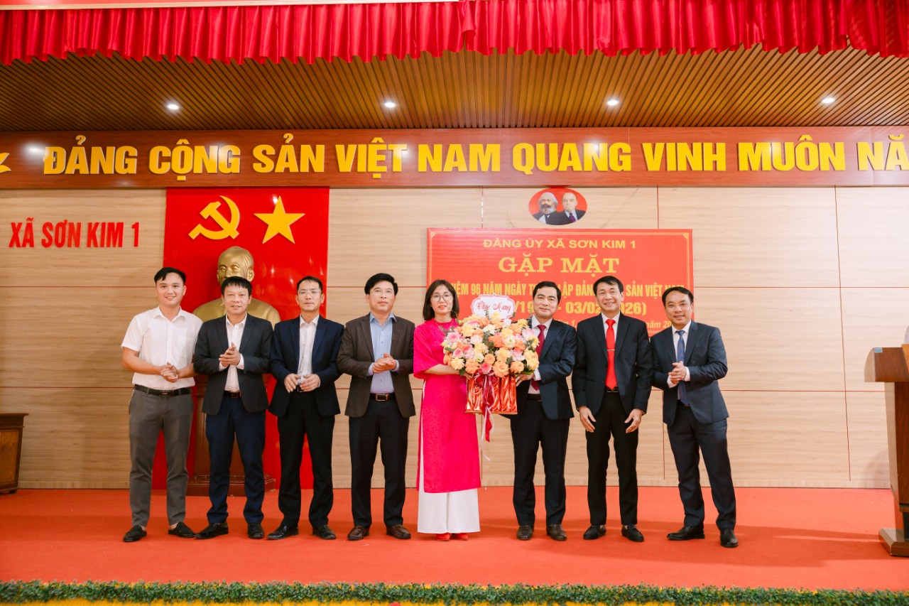 Đảng ủy xã Sơn Kim 1 tổ chức gắp mặt kỷ niệm 96 năm ngày thành lập Đảng Cộng Sảng Việt Nam (03/02/1930 – 03/02/2026); Trao huy hiệu Đảng đợt 03/02/2026.