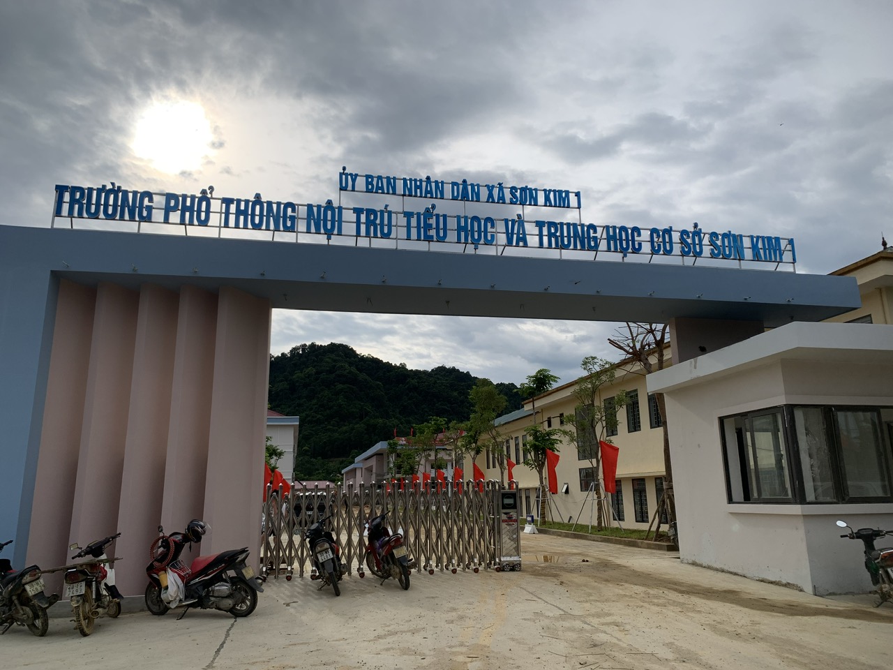 Khẩn trương hoàn thiện Trường Phổ thông nội trú TH&THCS Sơn Kim 1, sẵn sàng cho năm học mới