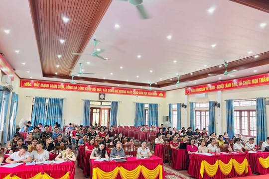 Phòng văn hóa - Xã hội và các trường THCS, TH, Mầm non xã Sơn Kim 1 tham gia lớp bồi dưỡng chính trị trực tuyến đầu năm 2025 – 2026