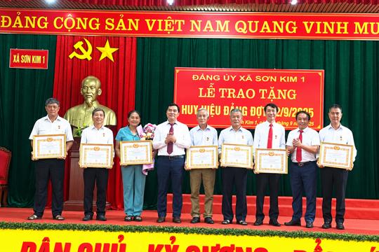 Đảng ủy xã Sơn Kim 1 tổ chức Hội nghị trao huy hiệu Đảng đợt 2/9 và quán triệt Nghị quyết, chương trình hành động thực hiện Nghị quyết ĐH Đảng bộ xã lần thú I, nhiệm kỳ 2025 – 2030
