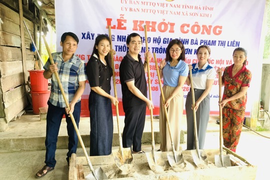 Lễ khởi công xây dựng nhà ở tại xã Sơn Kim 1 cho hộ gia đình có hoàn cảnh khó khăn