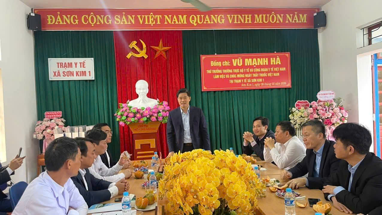 THỨ TRƯỞNG THƯỜNG TRỰC BỘ Y TẾ VŨ MẠNH HÀ THĂM VÀ LÀM VIỆC TẠI TRẠM Y TẾ XÃ SƠN KIM 1  
